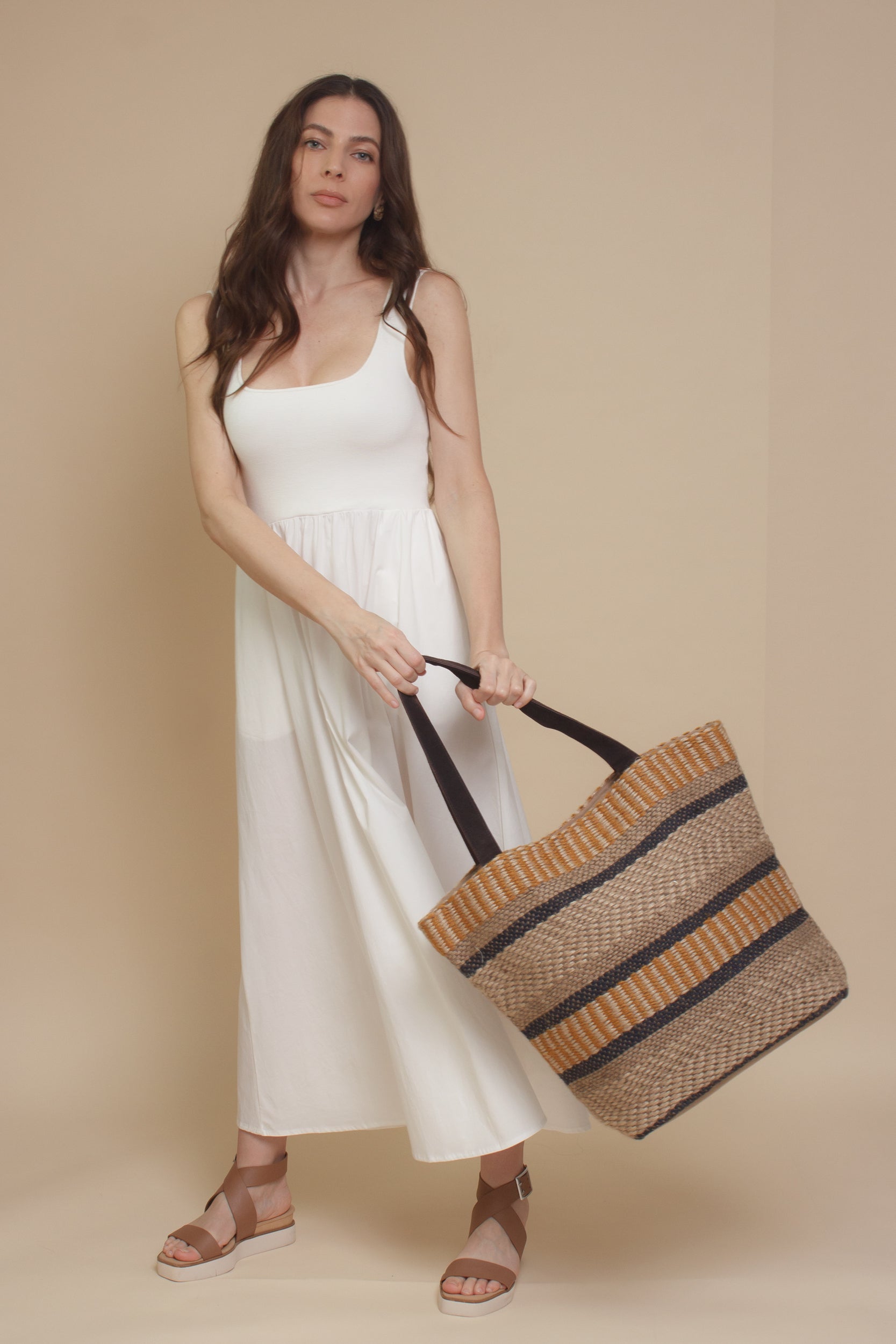Jute tote bag, in mustard.
