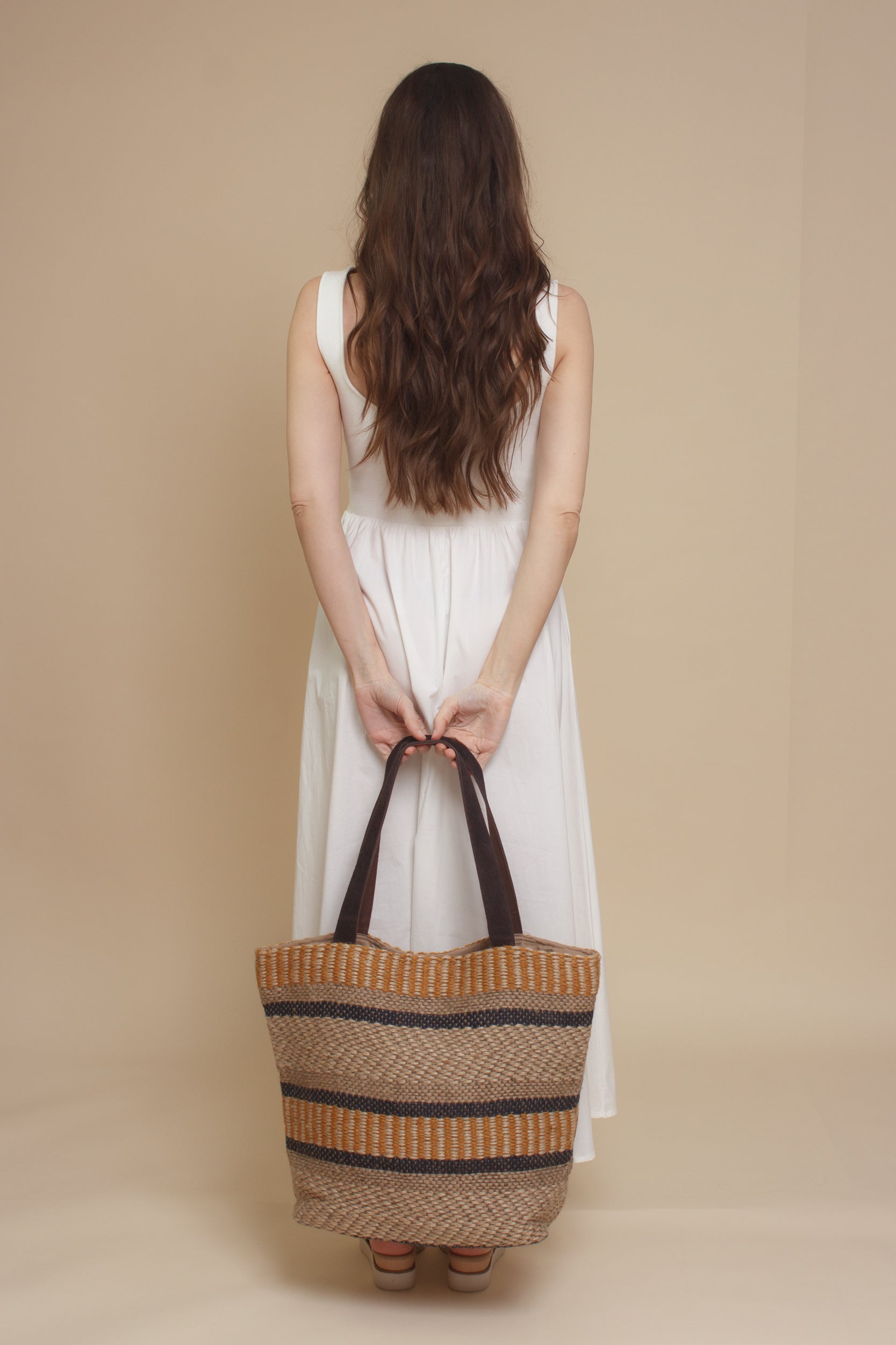 Jute tote bag, in mustard.