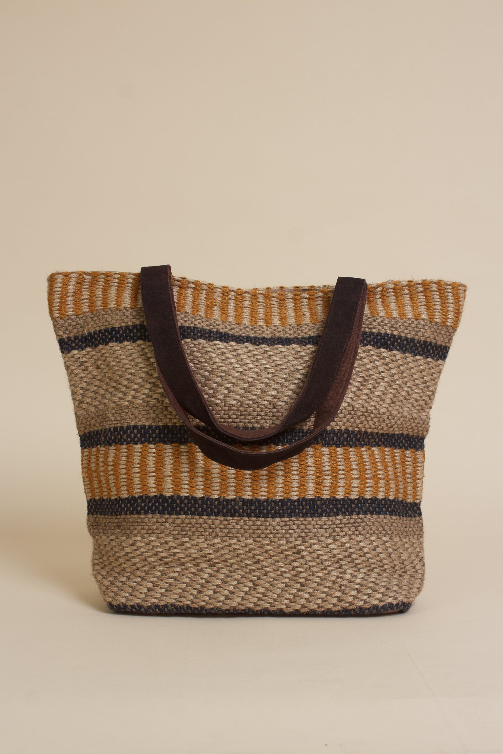 Jute tote bag, in mustard.