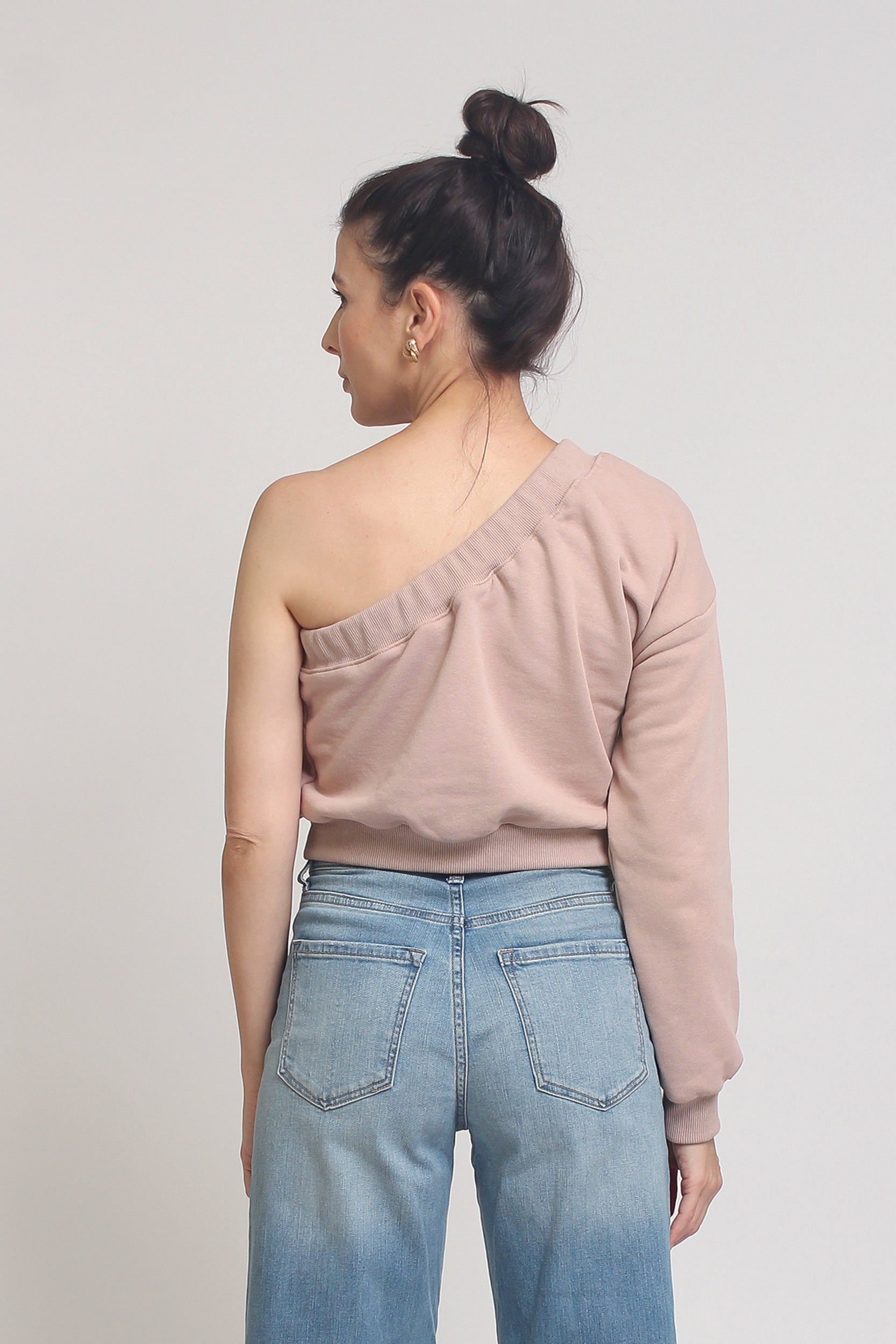 One shoulder cropped sweatshirt, in Taupe.