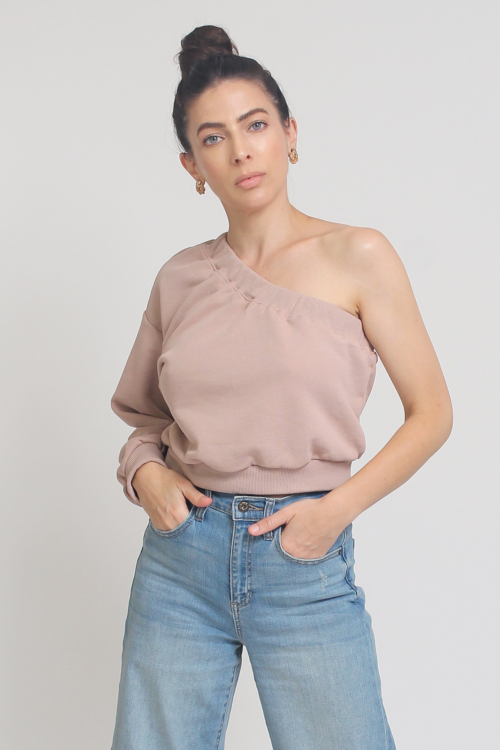 One shoulder cropped sweatshirt, in Taupe.