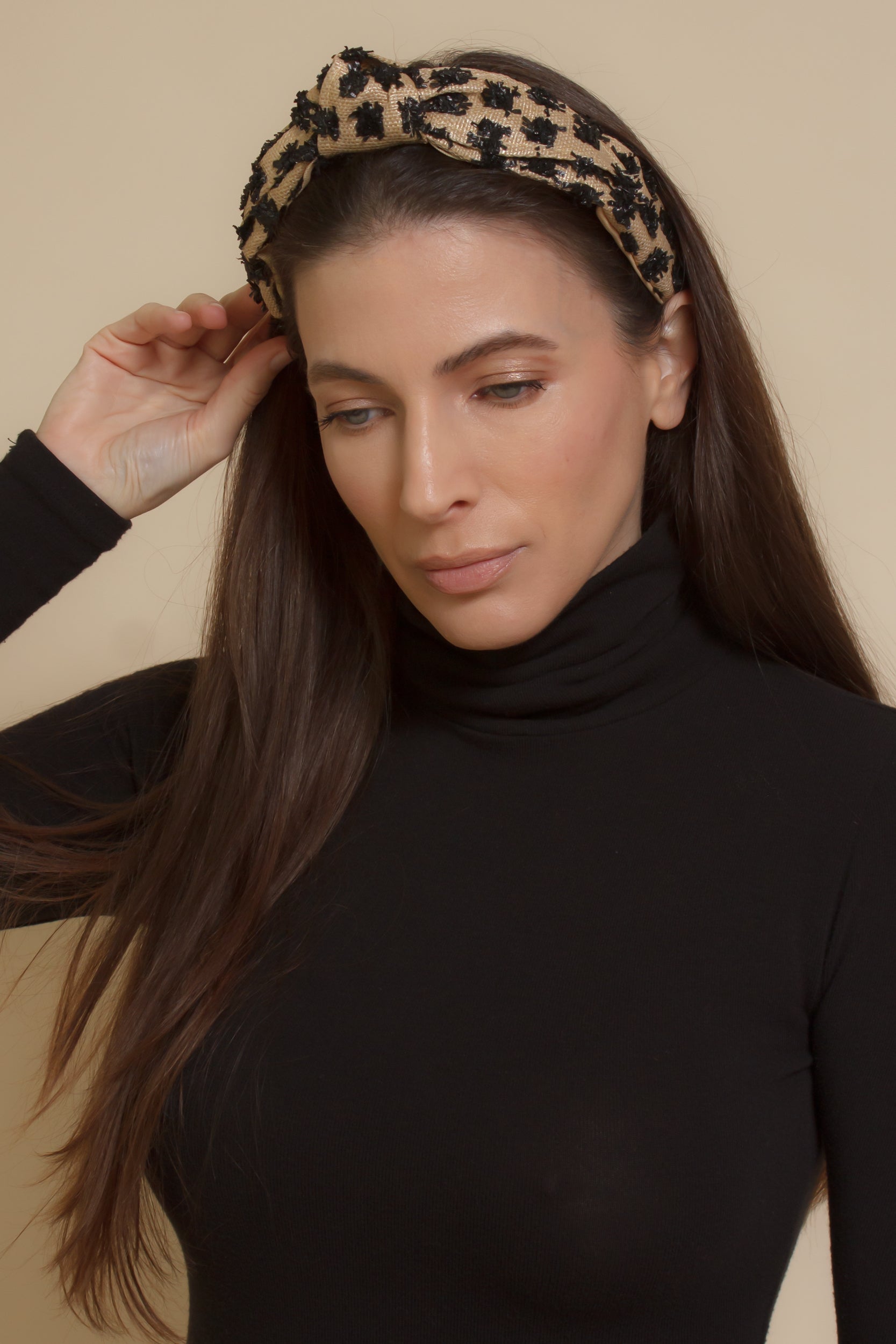 Franklin Sunset woven headband with black textured dots.