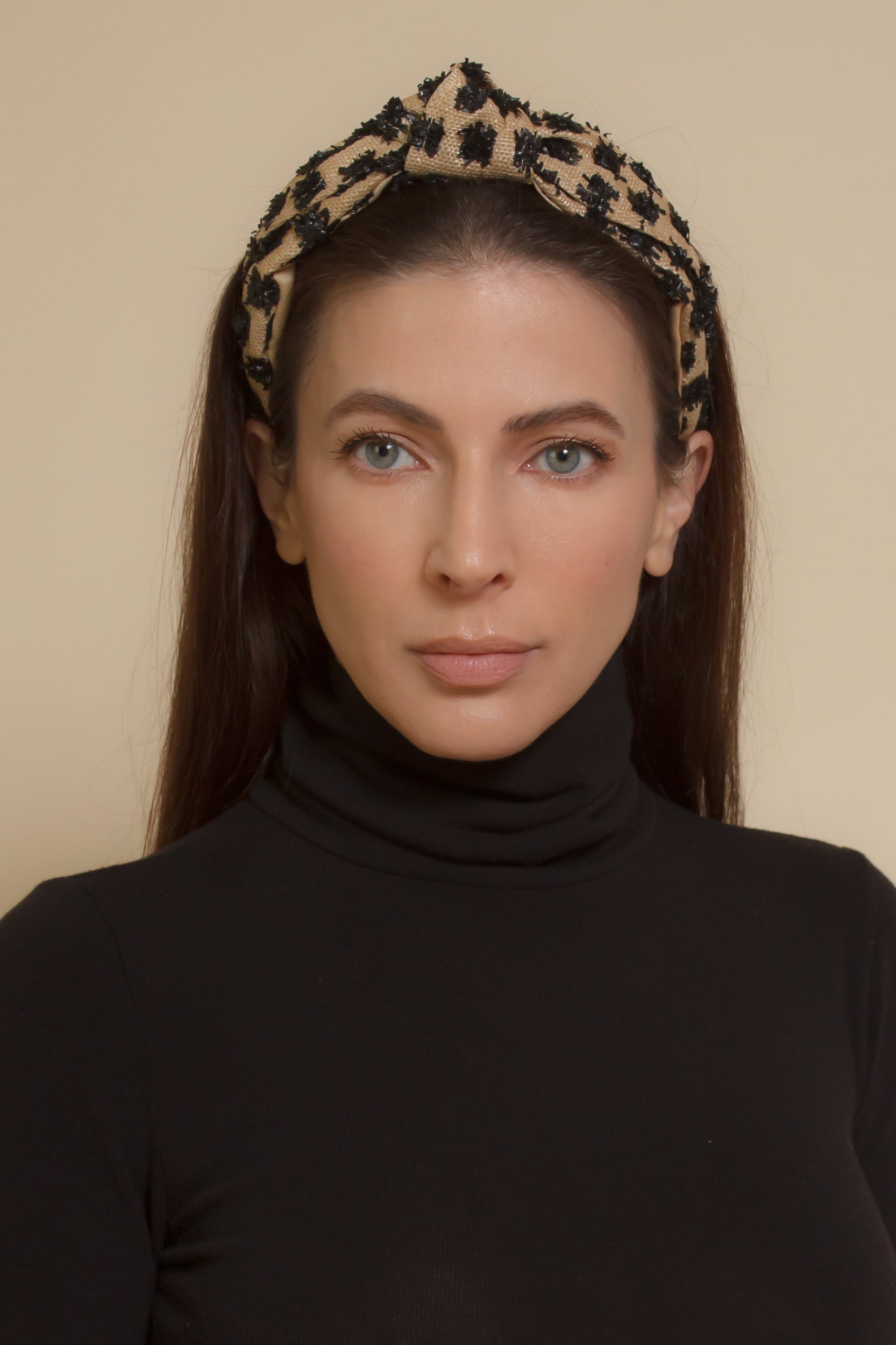 Franklin Sunset woven headband with black textured dots.