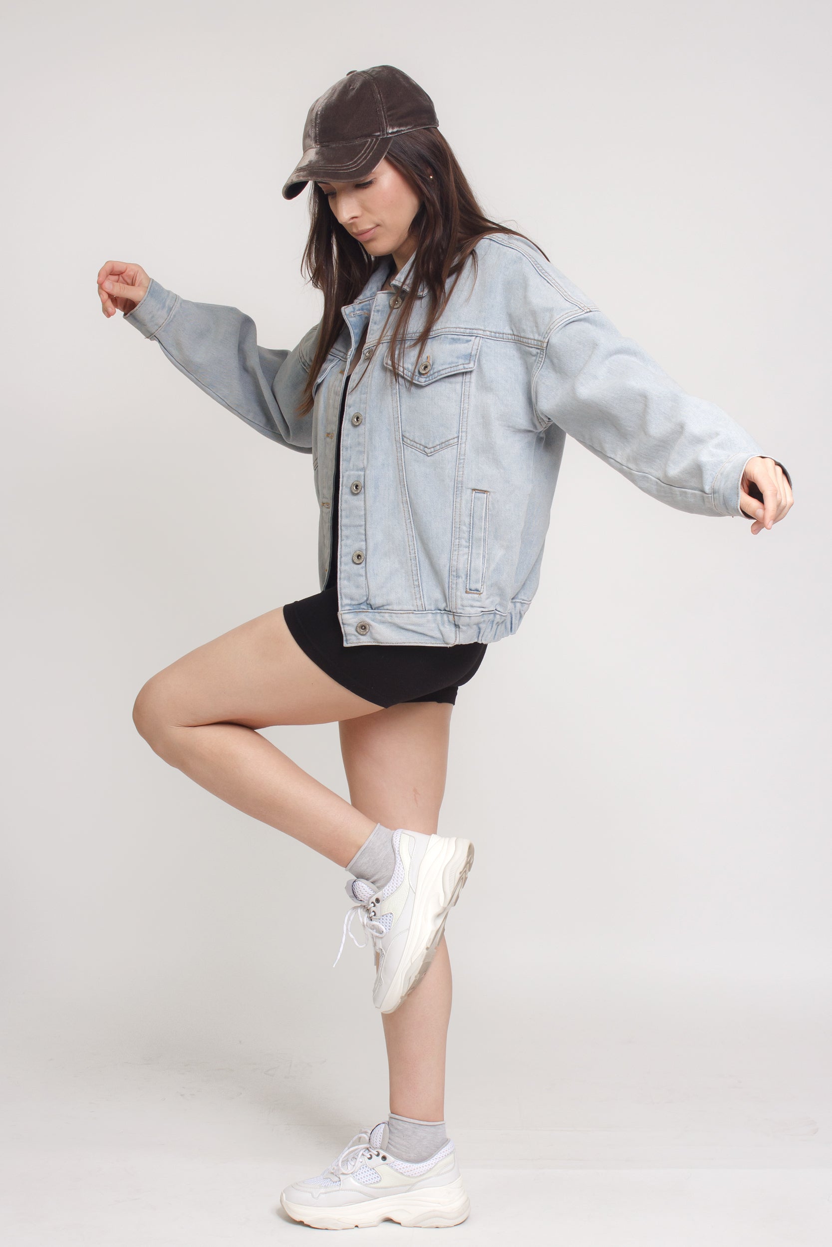 Denim jacket with pockets. Image 10