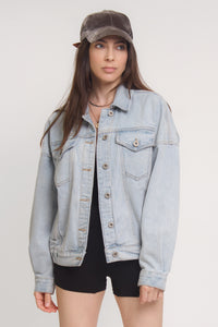 Denim jacket with pockets. Image 4