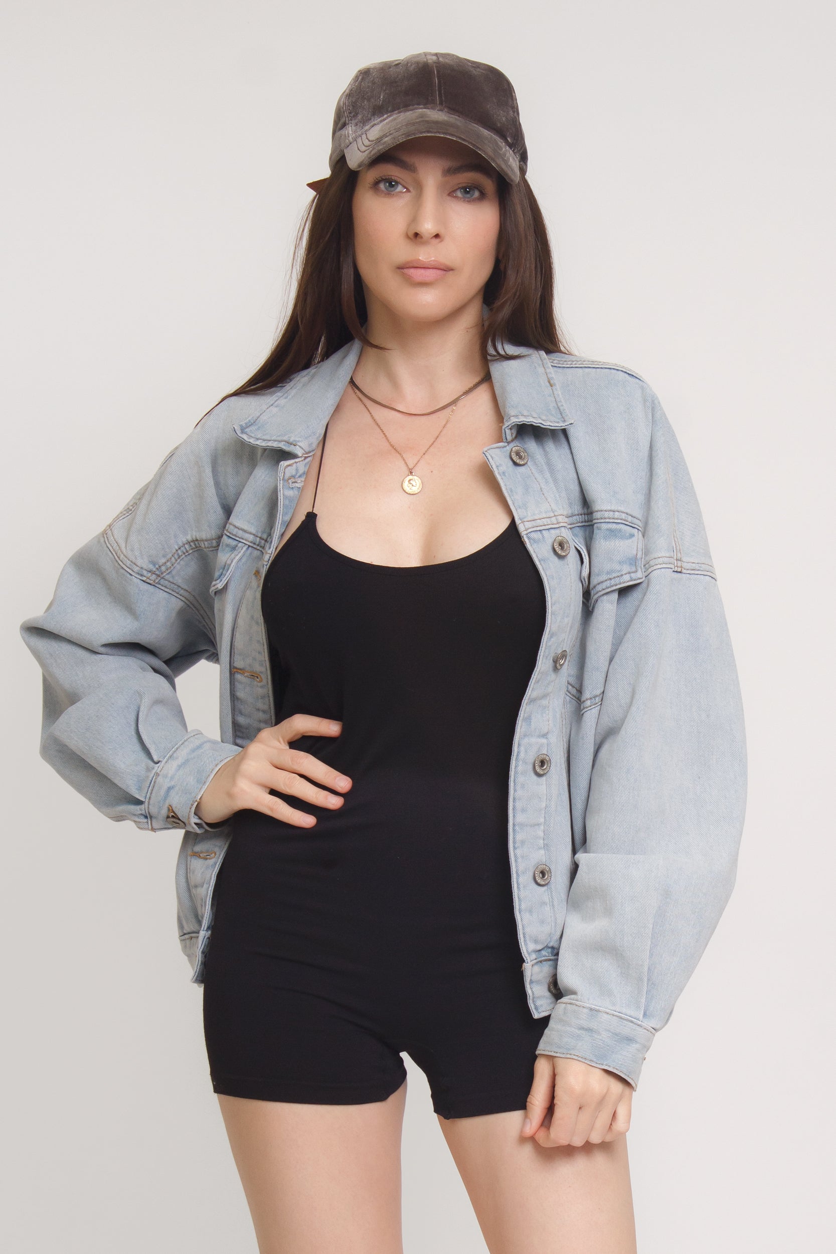 Denim jacket with pockets. Image 5