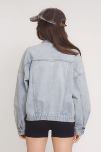 Denim jacket with pockets. Image 6