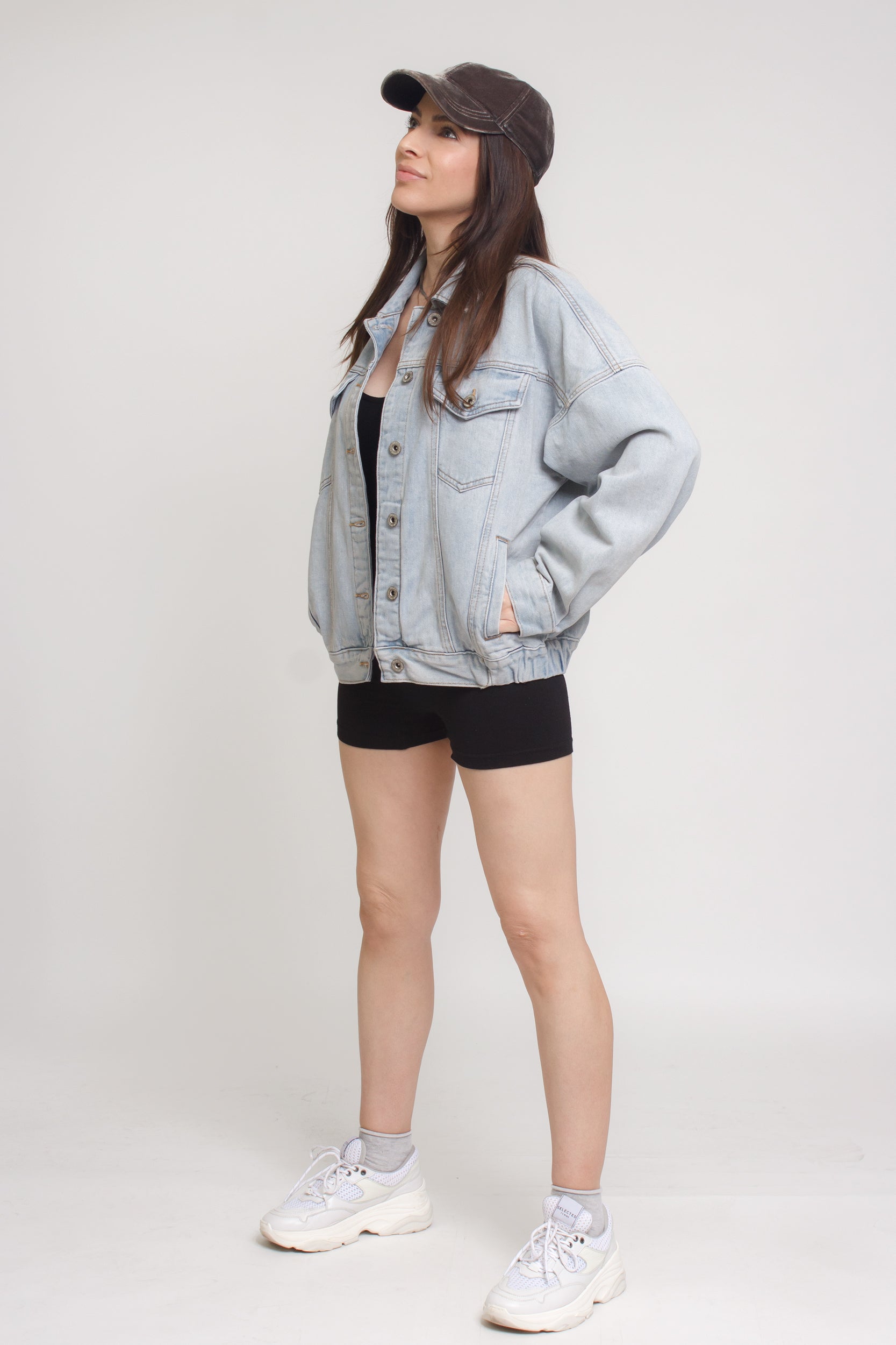 Denim jacket with pockets. Image 9