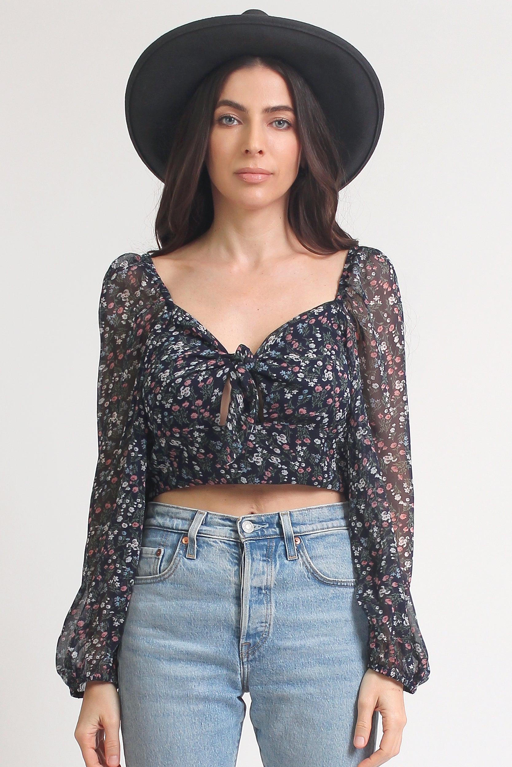 Floral puff sleeve crop top. Image 13