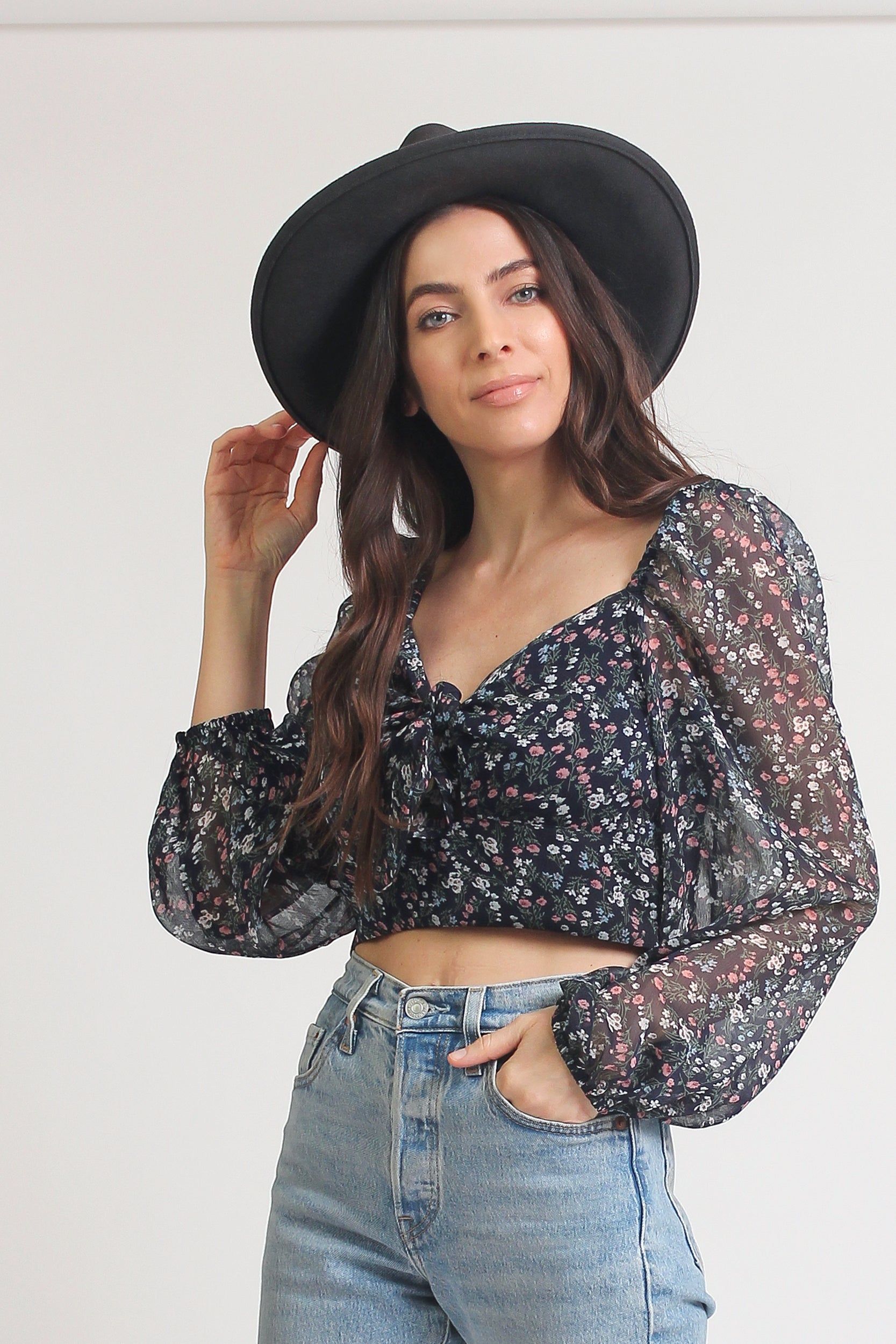 Floral puff sleeve crop top. Image 15