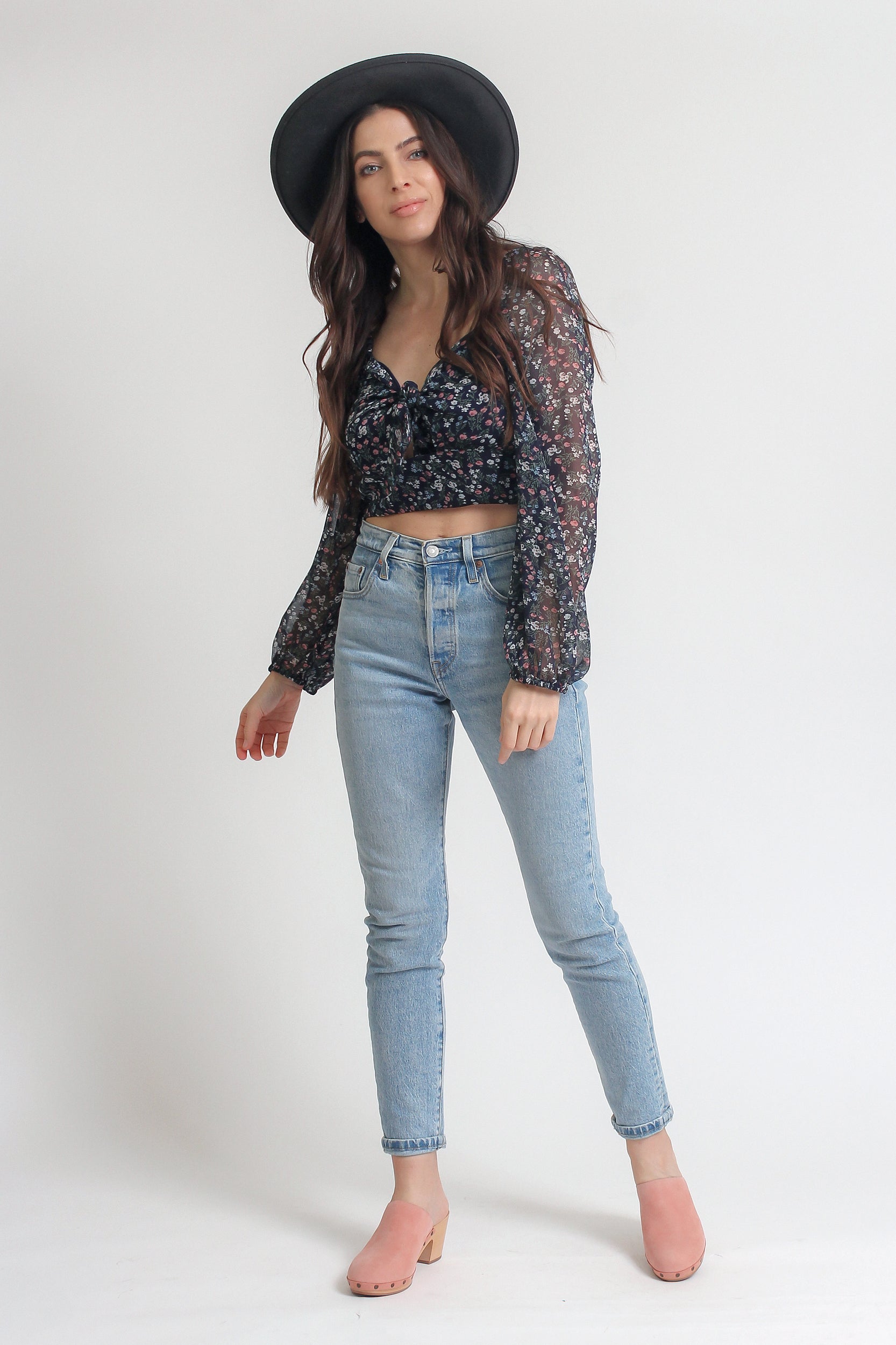 Floral puff sleeve crop top. Image 3
