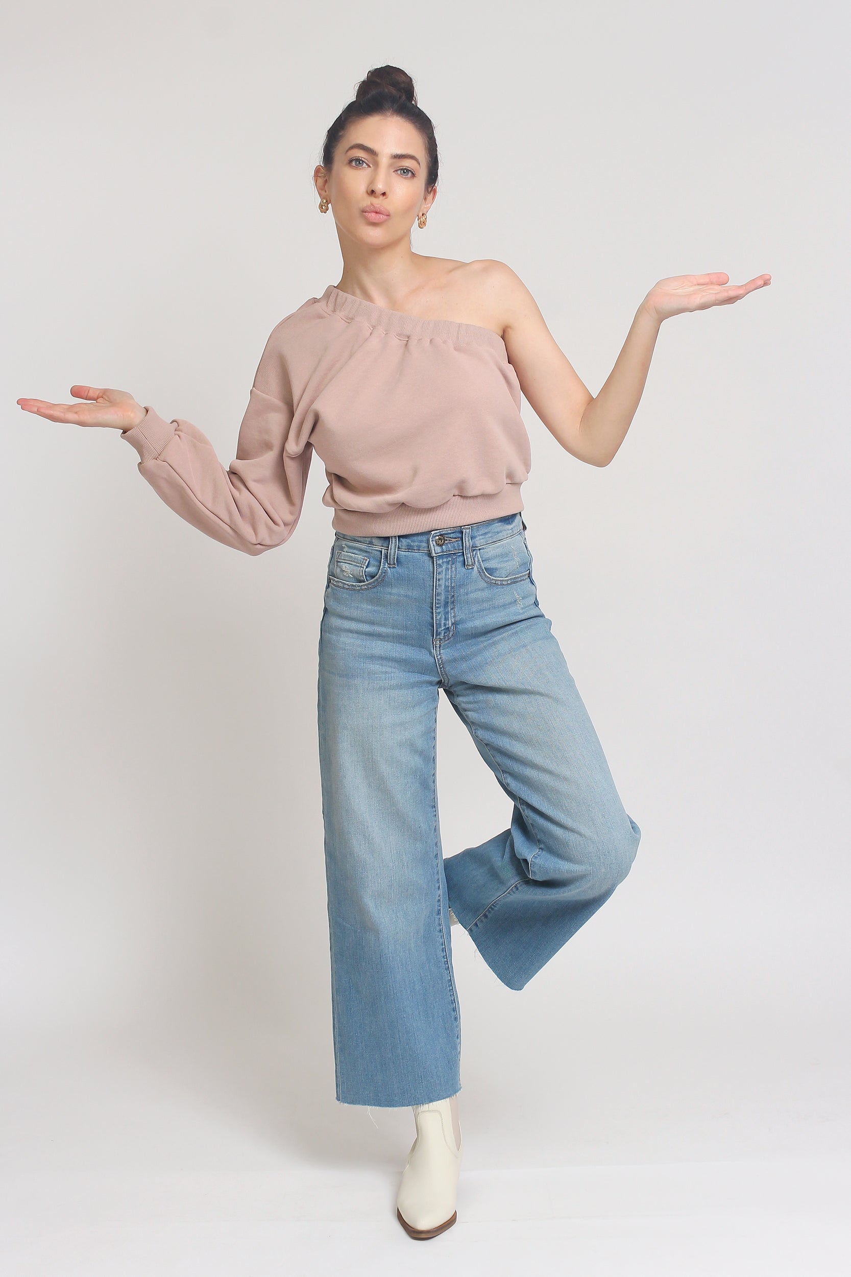 One shoulder cropped sweatshirt, in Taupe. Image 4