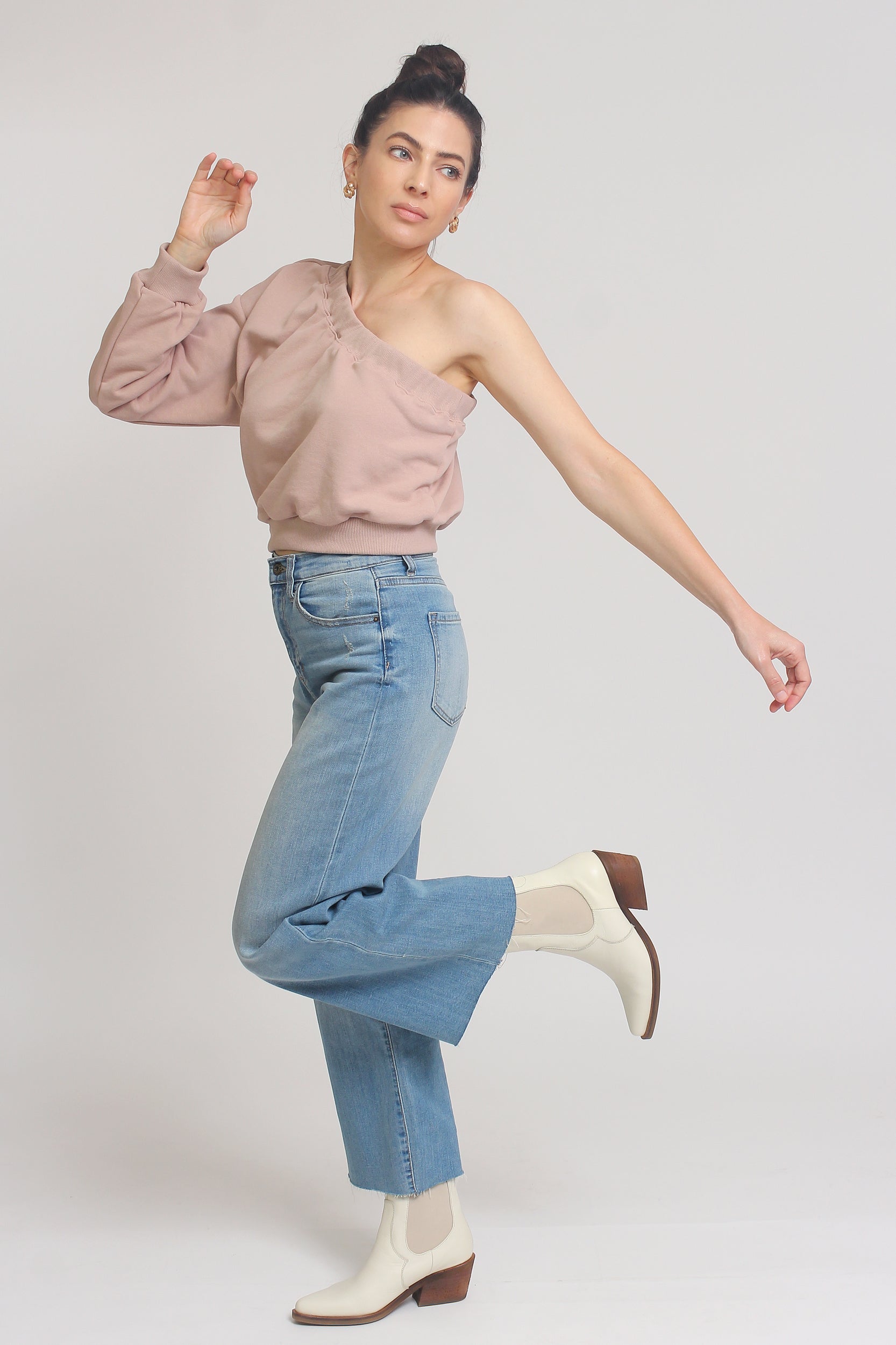 One shoulder cropped sweatshirt, in Taupe. Image 5