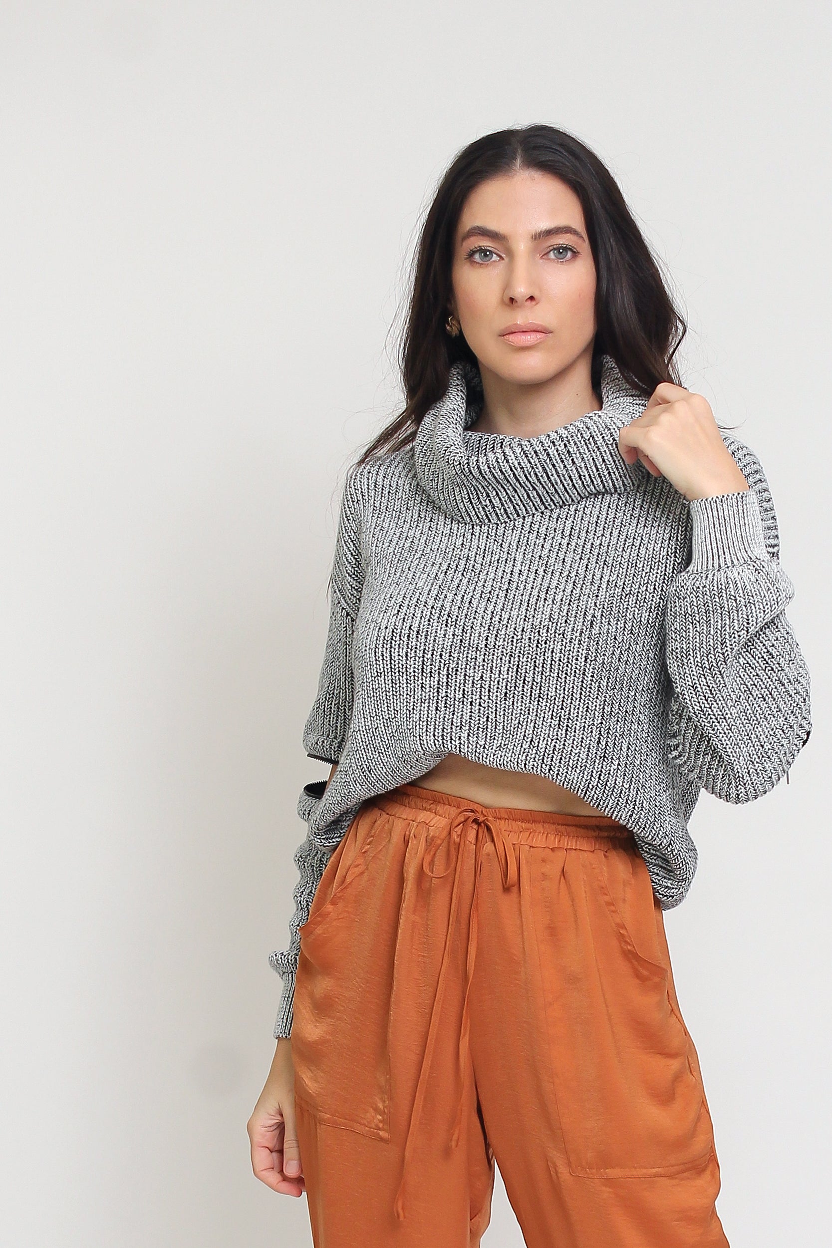 Chunky turtleneck sweater with zipper sleeves, in black/grey. Image 3