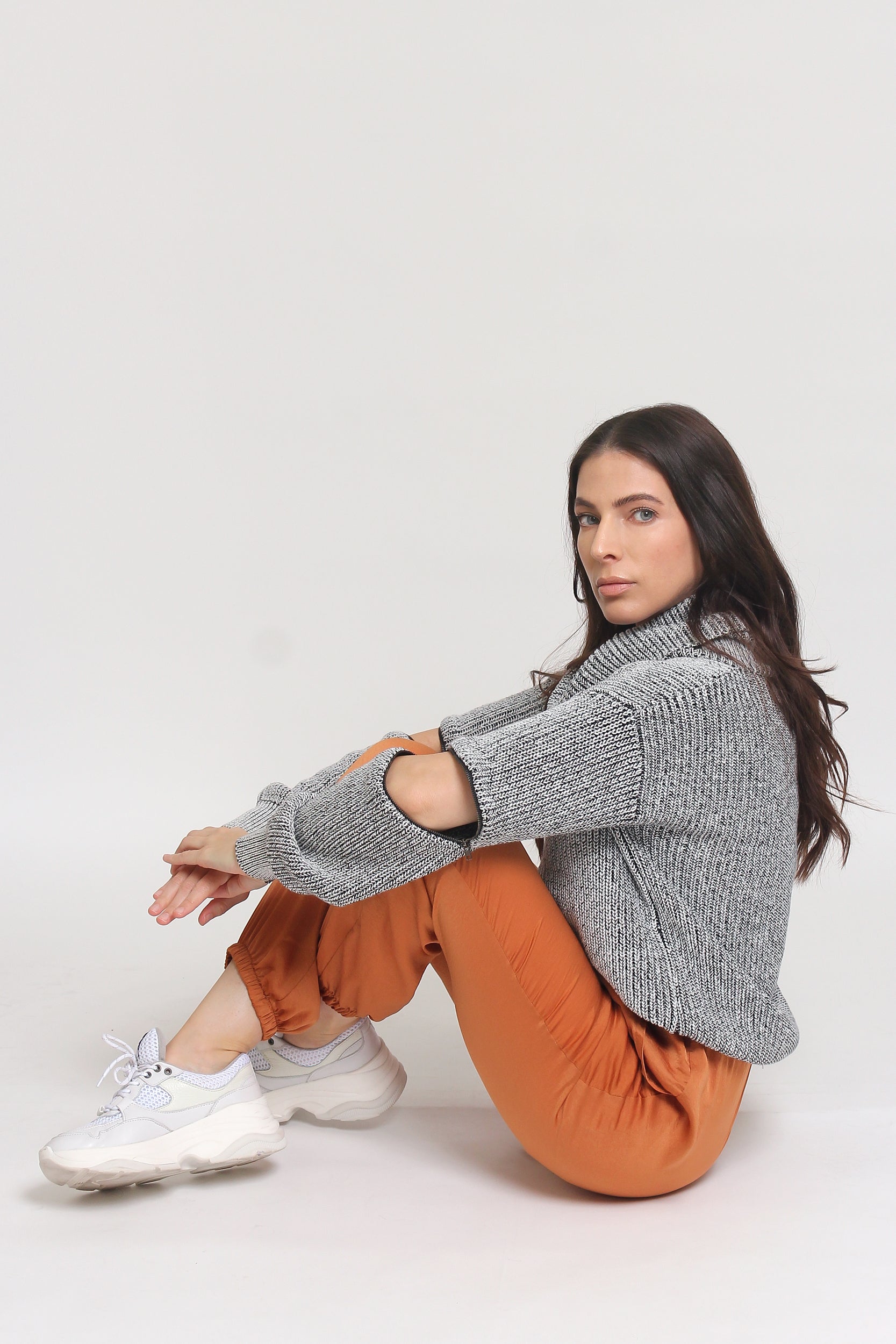 Chunky turtleneck sweater with zipper sleeves, in black/grey. Image 6