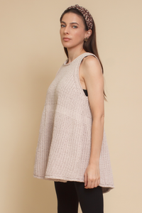 Babydoll sleeveless sweater with back zipper, in beige.
