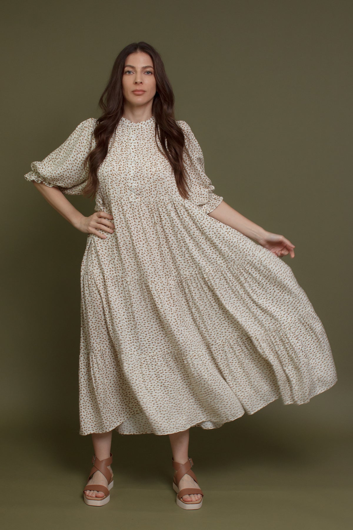 Henley style puff sleeve floral midi dress, in creme floral.