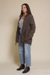 Fate parka jacket with cargo pockets and optional hood, in olive.