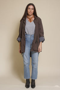 Fate parka jacket with cargo pockets and optional hood, in olive.