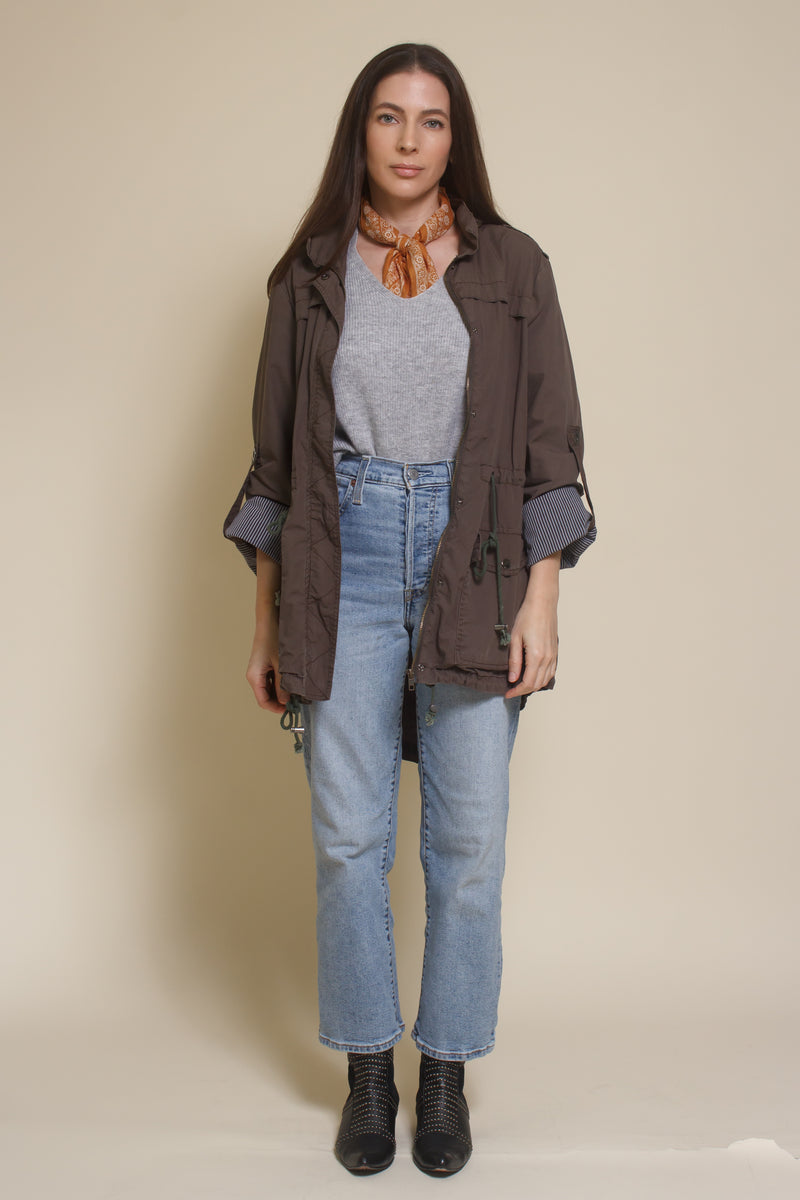 Fate parka jacket with cargo pockets and optional hood, in olive.