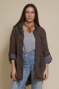 Fate parka jacket with cargo pockets and optional hood, in olive.