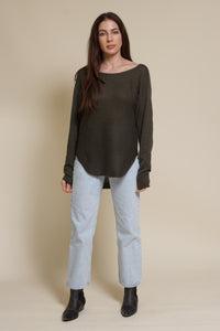 Fate wide neck sweater with round hem, in olive.