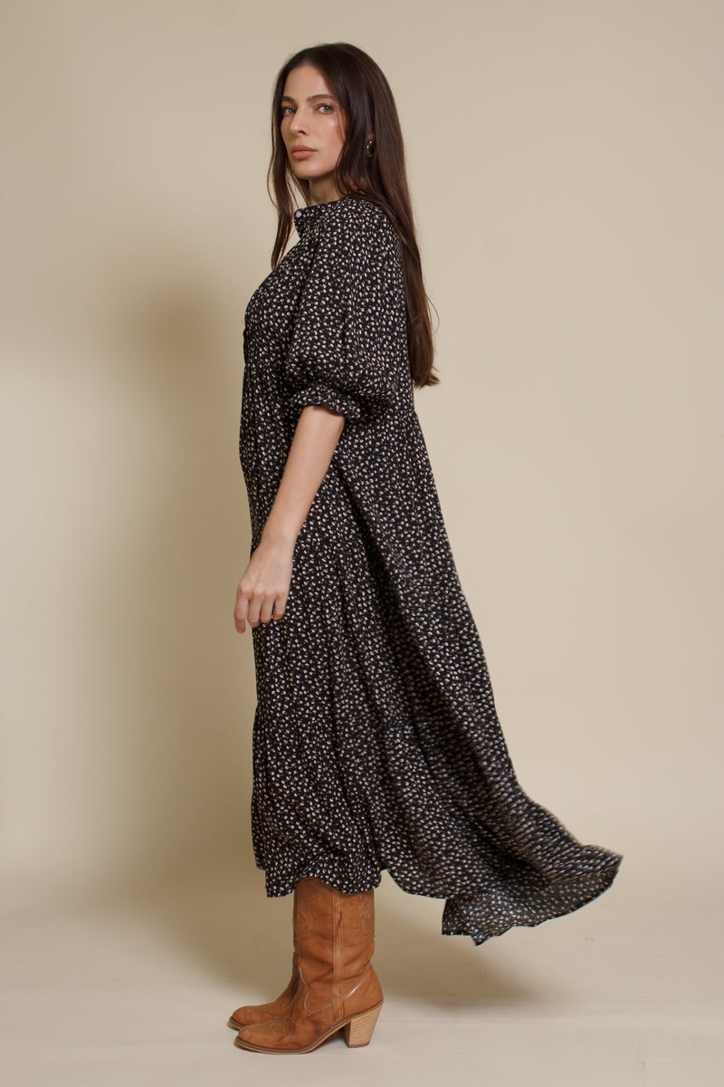 In Loom floral puff sleeve button front midi dress. Color: Black Floral