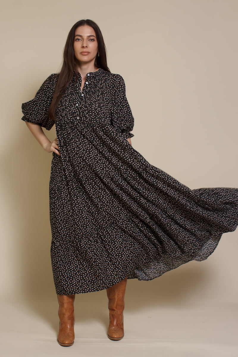 In Loom floral puff sleeve button front midi dress. Color: Black Floral