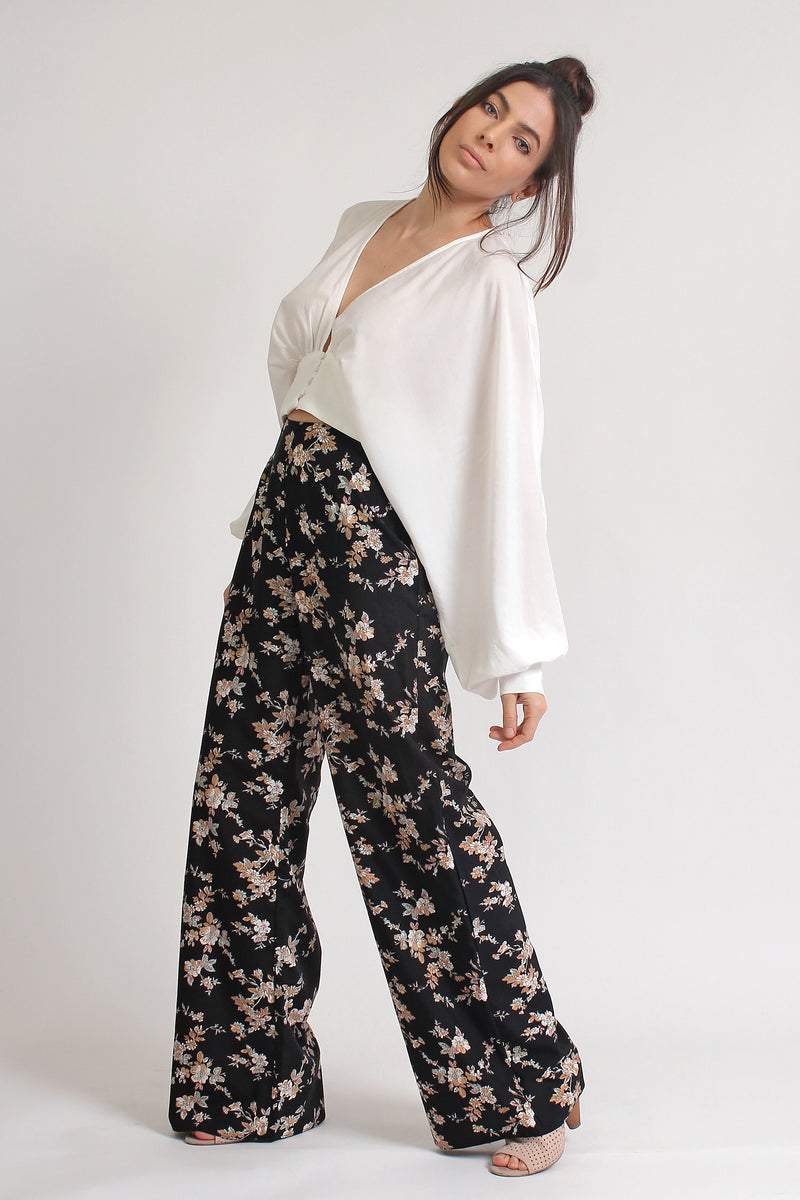 Balloon sleeve cropped blouse, in black. Image 12