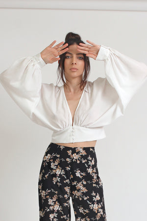 Balloon sleeve cropped blouse, in white. Image 4