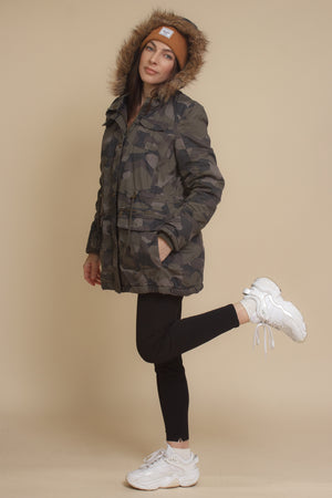 Camouflage coat with fur trim hood. Image 5