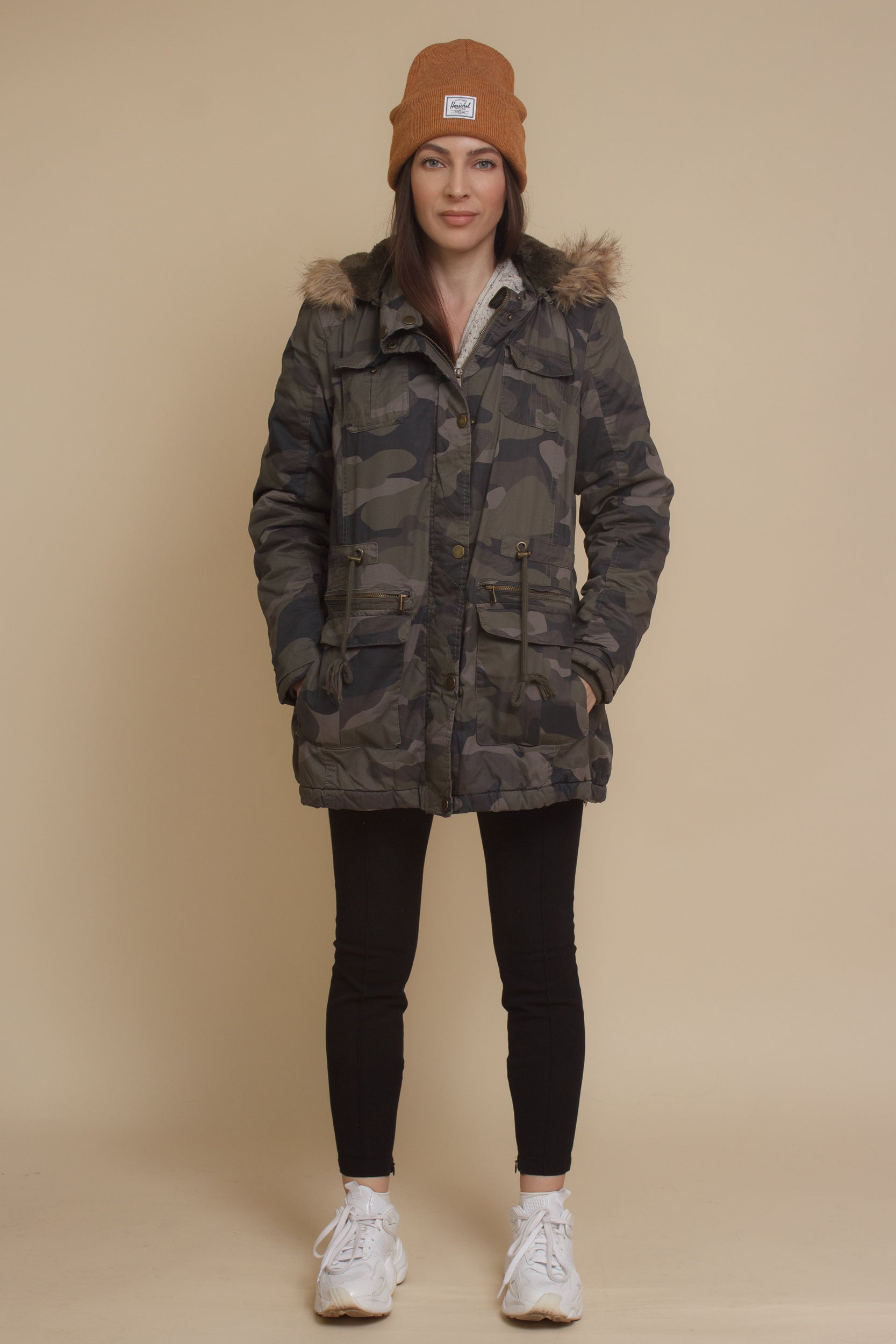 Camouflage coat with fur trim hood. Image 7