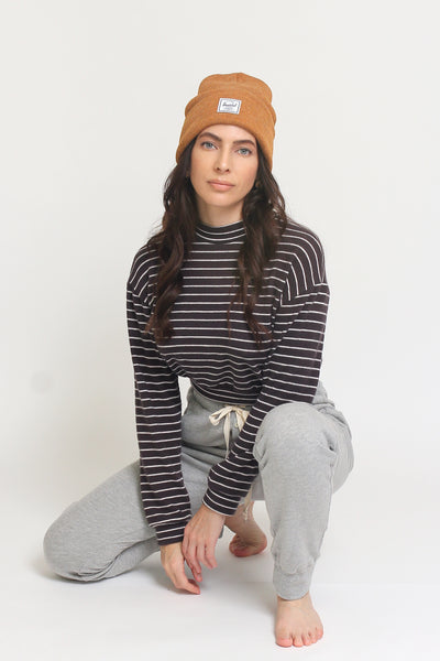 Cropped fleece sweatshirt, in charcoal. Image 3