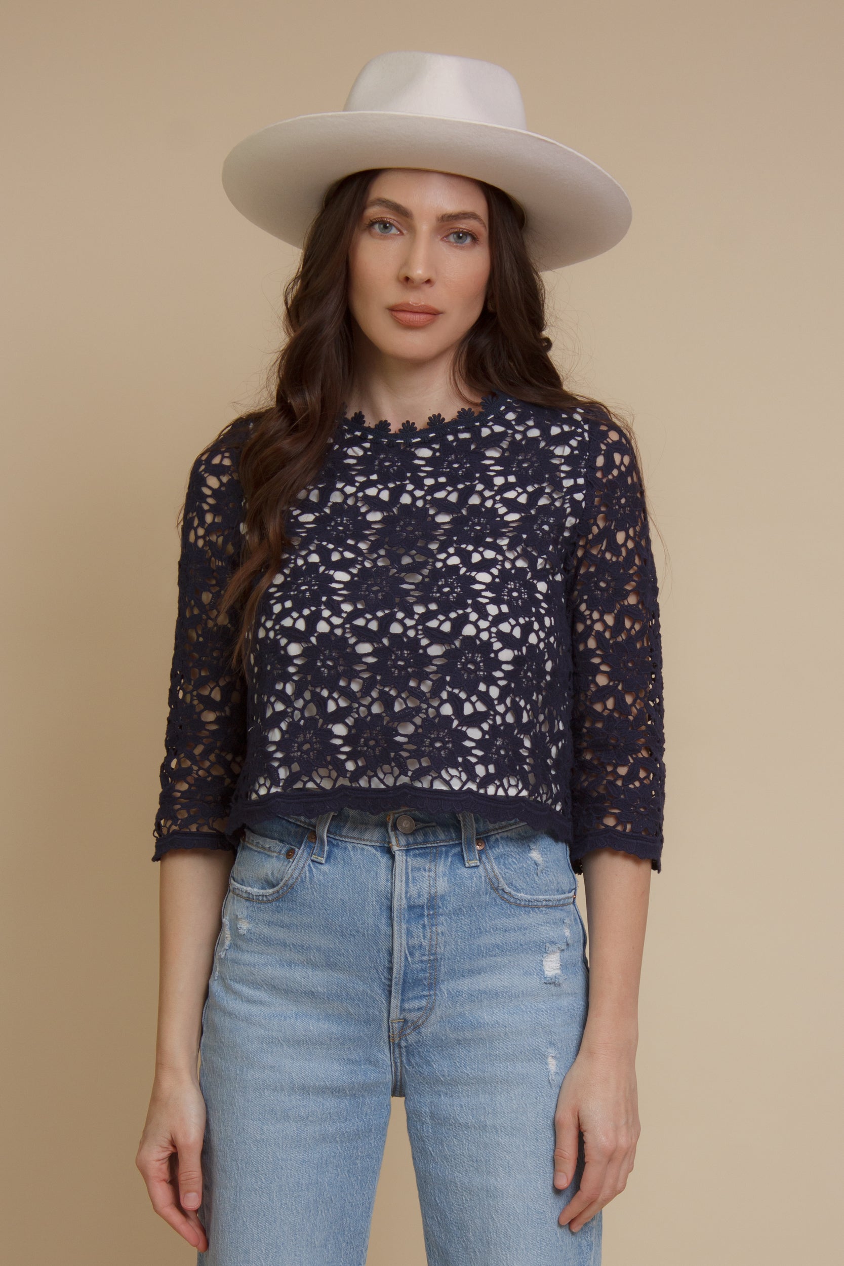 Cropped lace blouse, in navy.