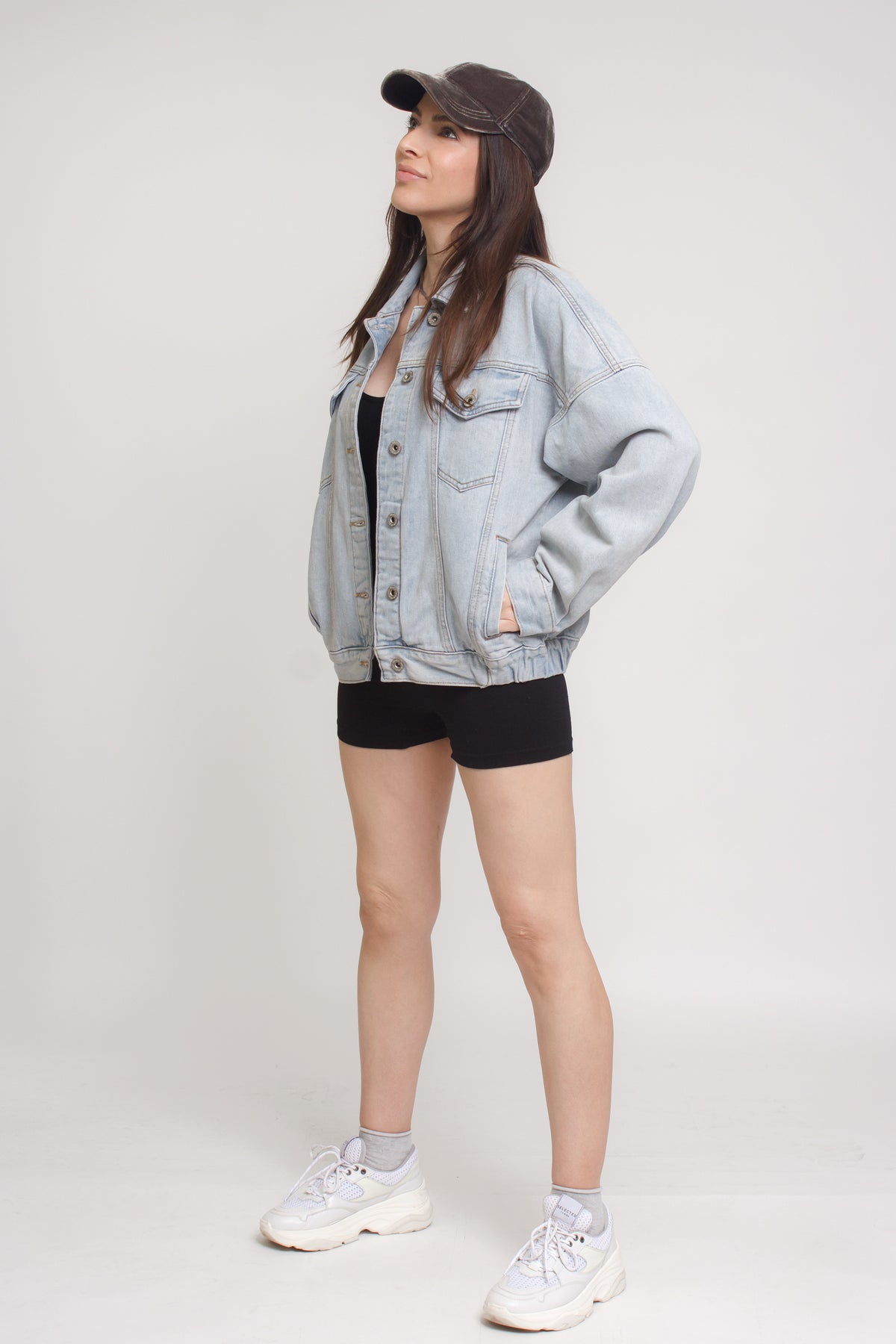 Denim jacket with pockets. Image 9