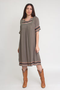 Embroidered midi dress, in olive.
