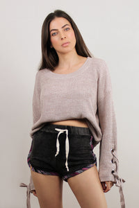 Shorts with embroidered piping, in washed black. Image 5