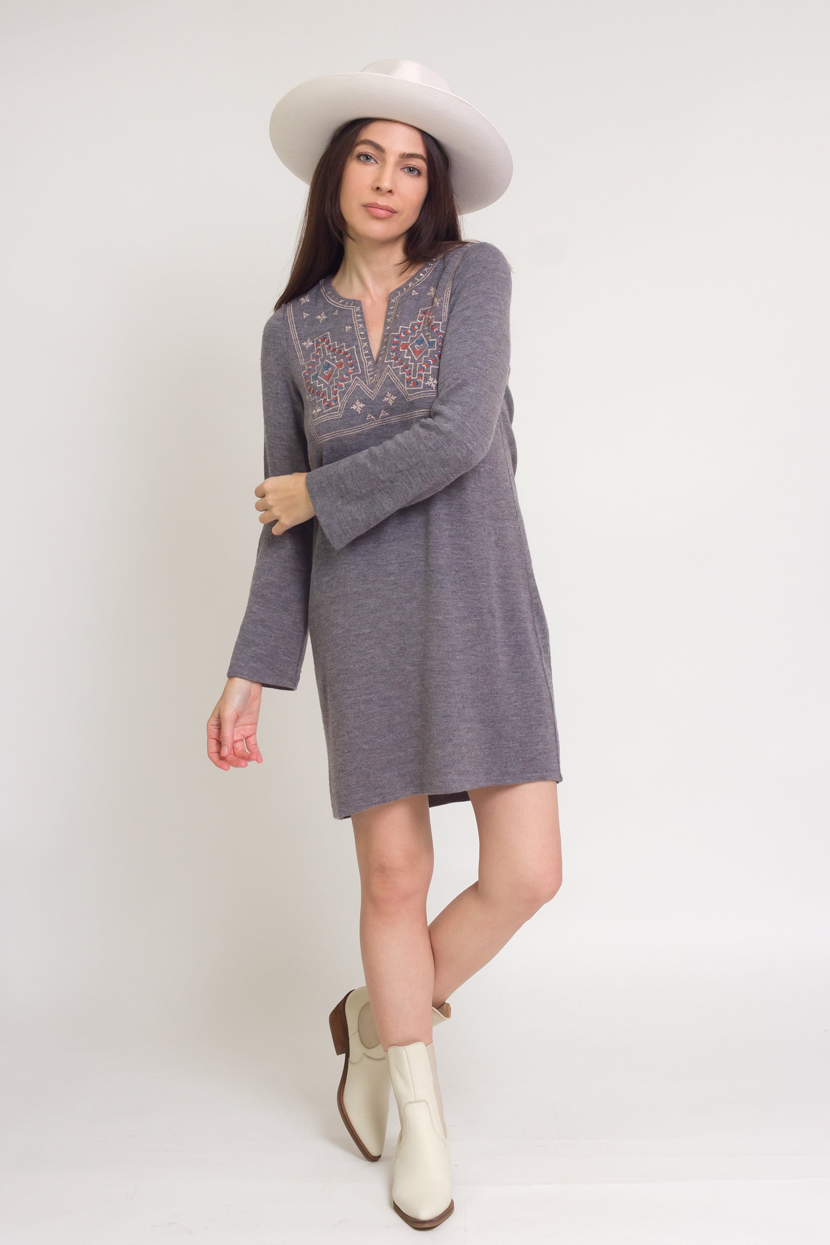 Embroidered sweater dress, in grey. Image 5