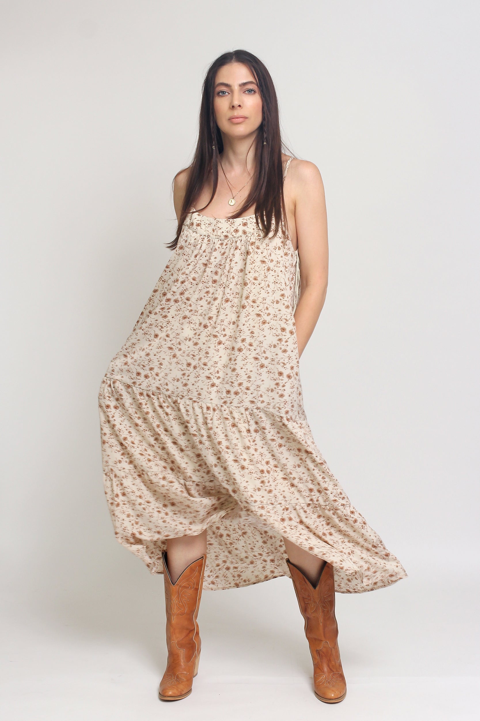 Apron front floral midi dress with pockets and tiered skirt, in cream. Image 9