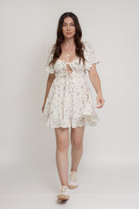 Floral mini dress, with flutter sleeves, in pink cream. Image 15