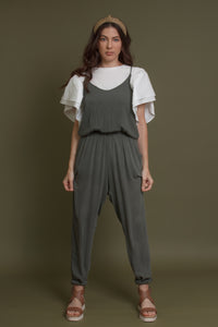 Sleeveless jumpsuit, in olive.