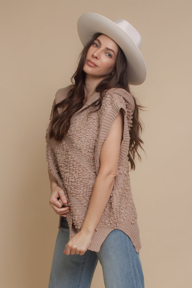 Oversized sweater vest with hood, in mauve. Image 16