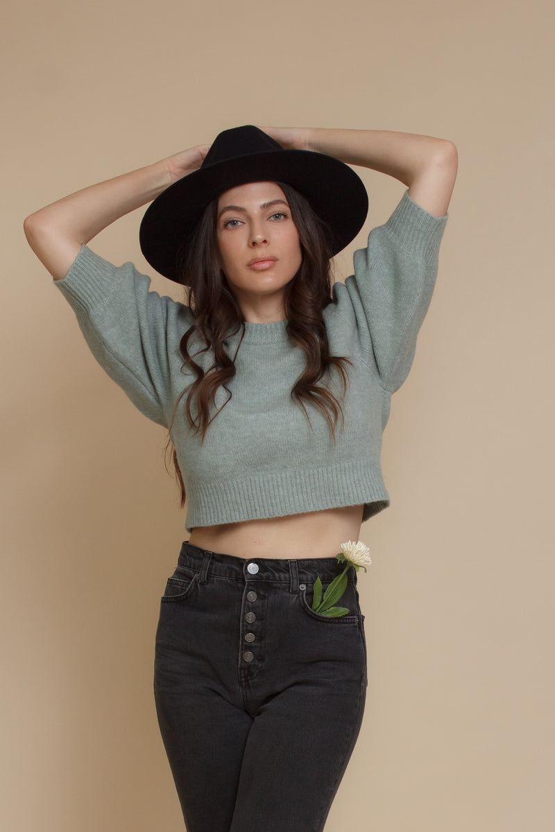 Cropped crewneck sweater with puff sleeves, in sage.