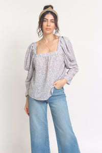 Floral top with square neckline and puff sleeves, in Lilac. Image 2