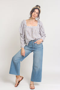 Floral top with square neckline and puff sleeves, in Lilac. Image 8