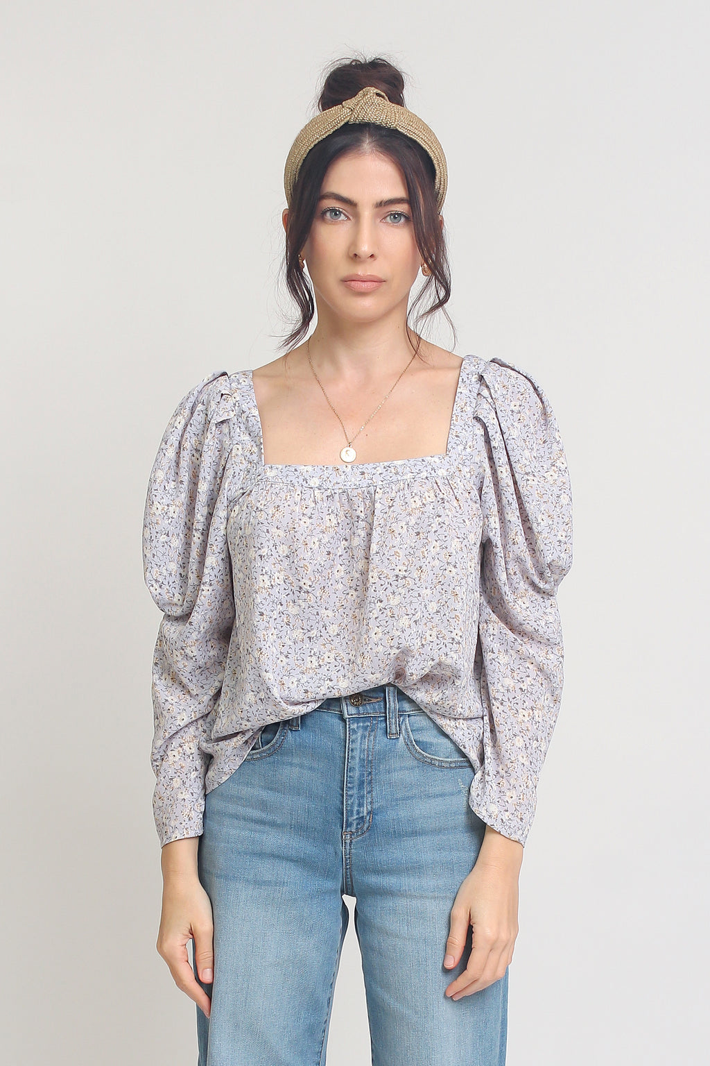Floral top with square neckline and puff sleeves, in Lilac. Image 9