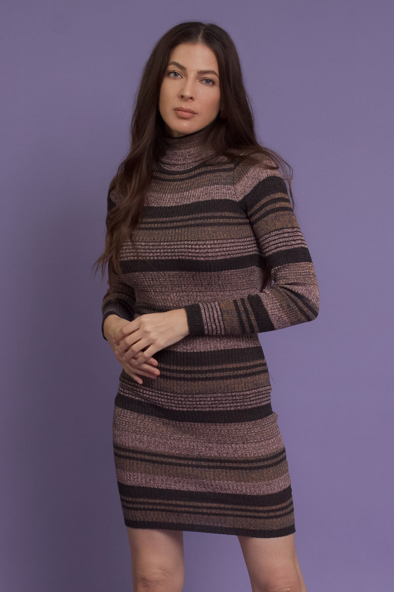 Fitted ribbed turtleneck dress, in mauve. Image 4