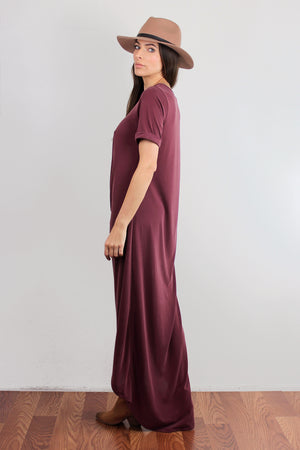 Tee shirt maxi dress with side slit and ruching, in burgundy. Image 2