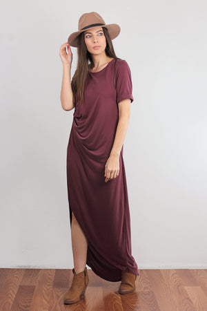 Tee shirt maxi dress with side slit and ruching, in burgundy. Image 5