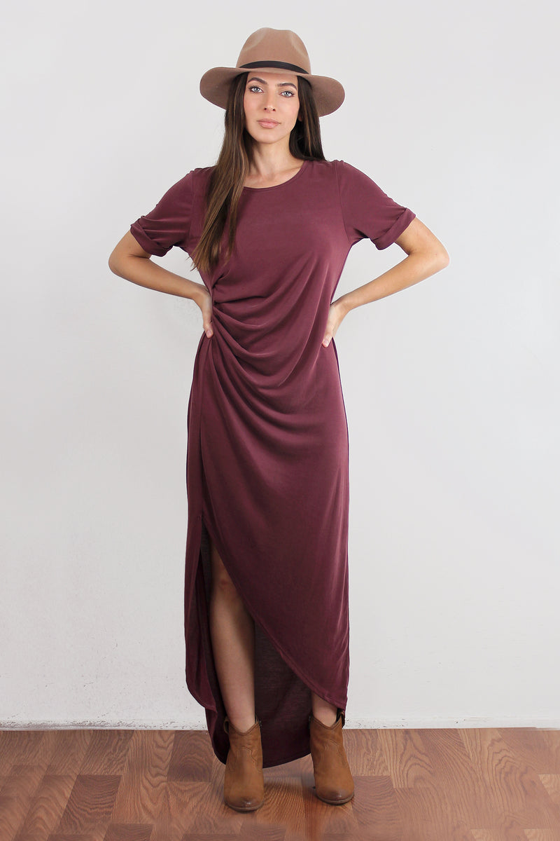 Tee shirt maxi dress with side slit and ruching, in burgundy. Image 2